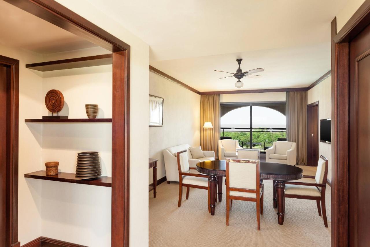 Sheraton Colonia Golf & Spa Resort Колонія-дель-Сакраменто Екстер'єр фото A suite at the Hilton Cancun Resort
