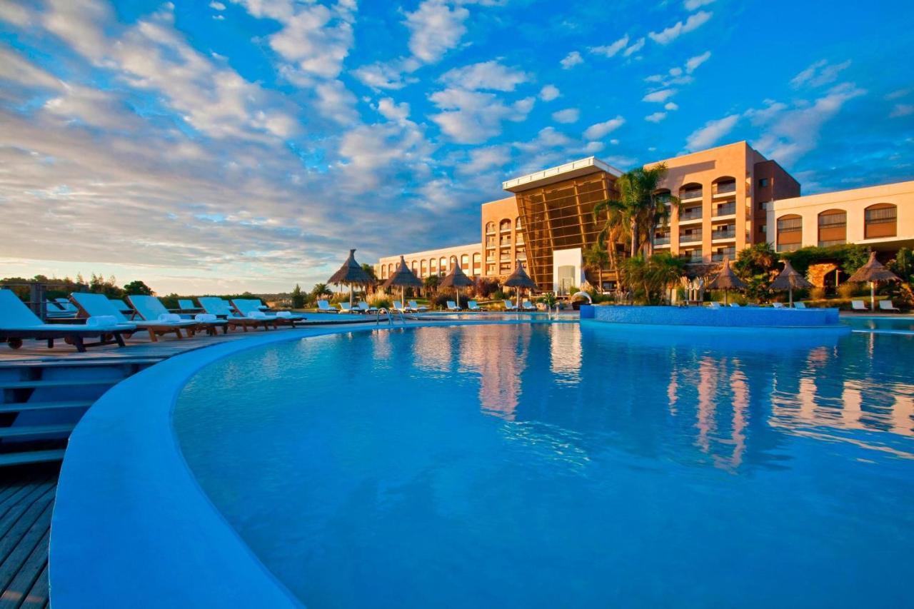 Sheraton Colonia Golf & Spa Resort Колонія-дель-Сакраменто Екстер'єр фото The hotel's main pool