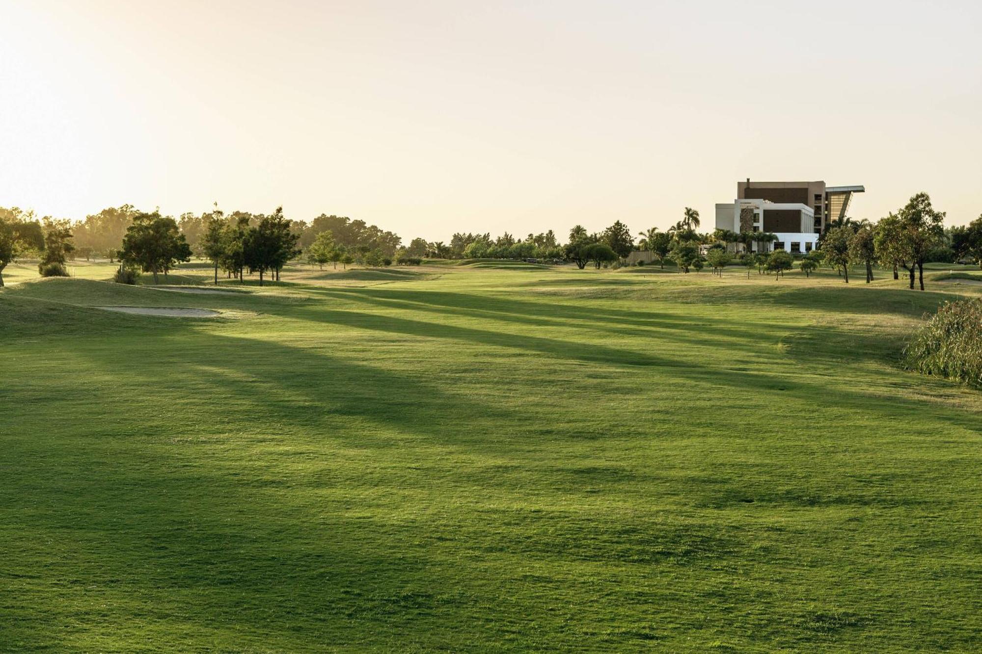 Sheraton Colonia Golf & Spa Resort Колонія-дель-Сакраменто Екстер'єр фото A view of the golf course at the University of Texas at San Antonio