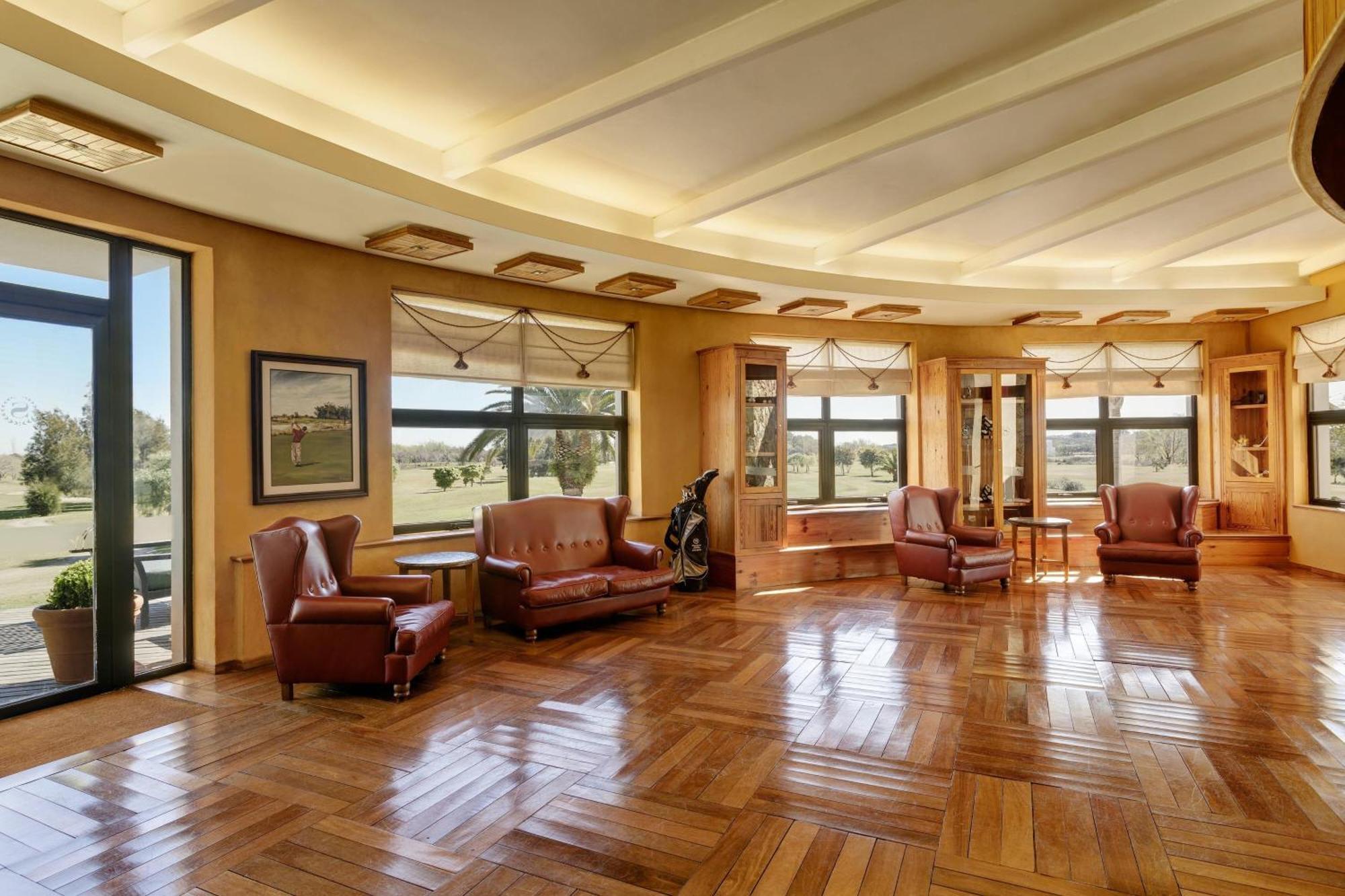 Sheraton Colonia Golf & Spa Resort Колонія-дель-Сакраменто Екстер'єр фото Clubhouse interior