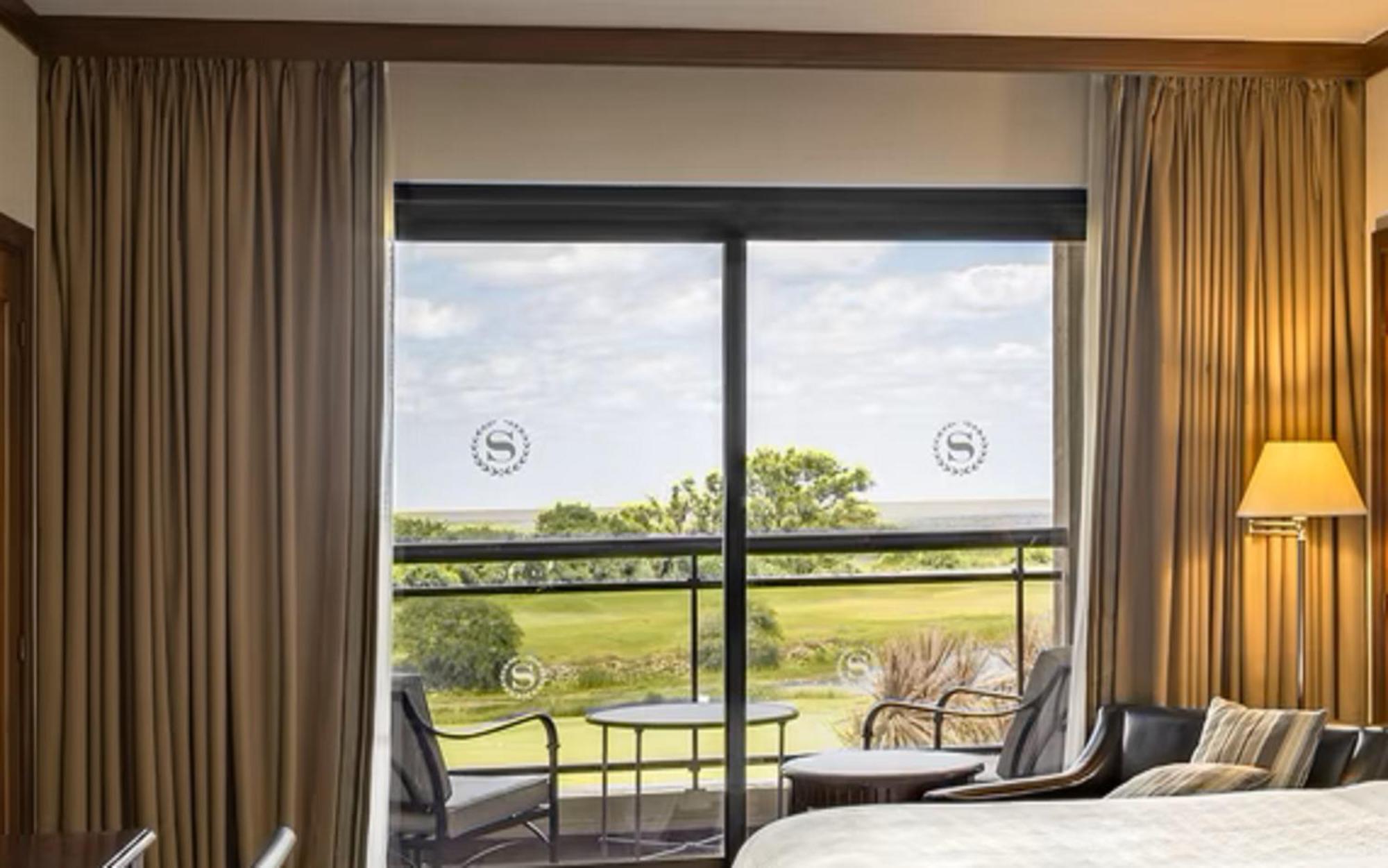 Sheraton Colonia Golf & Spa Resort Колонія-дель-Сакраменто Екстер'єр фото A sliding window