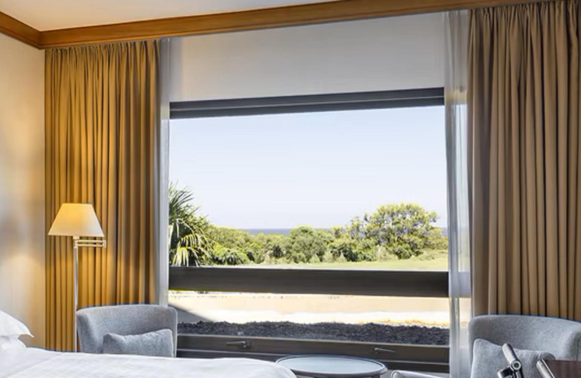 Sheraton Colonia Golf & Spa Resort Колонія-дель-Сакраменто Екстер'єр фото A window with a roller blind