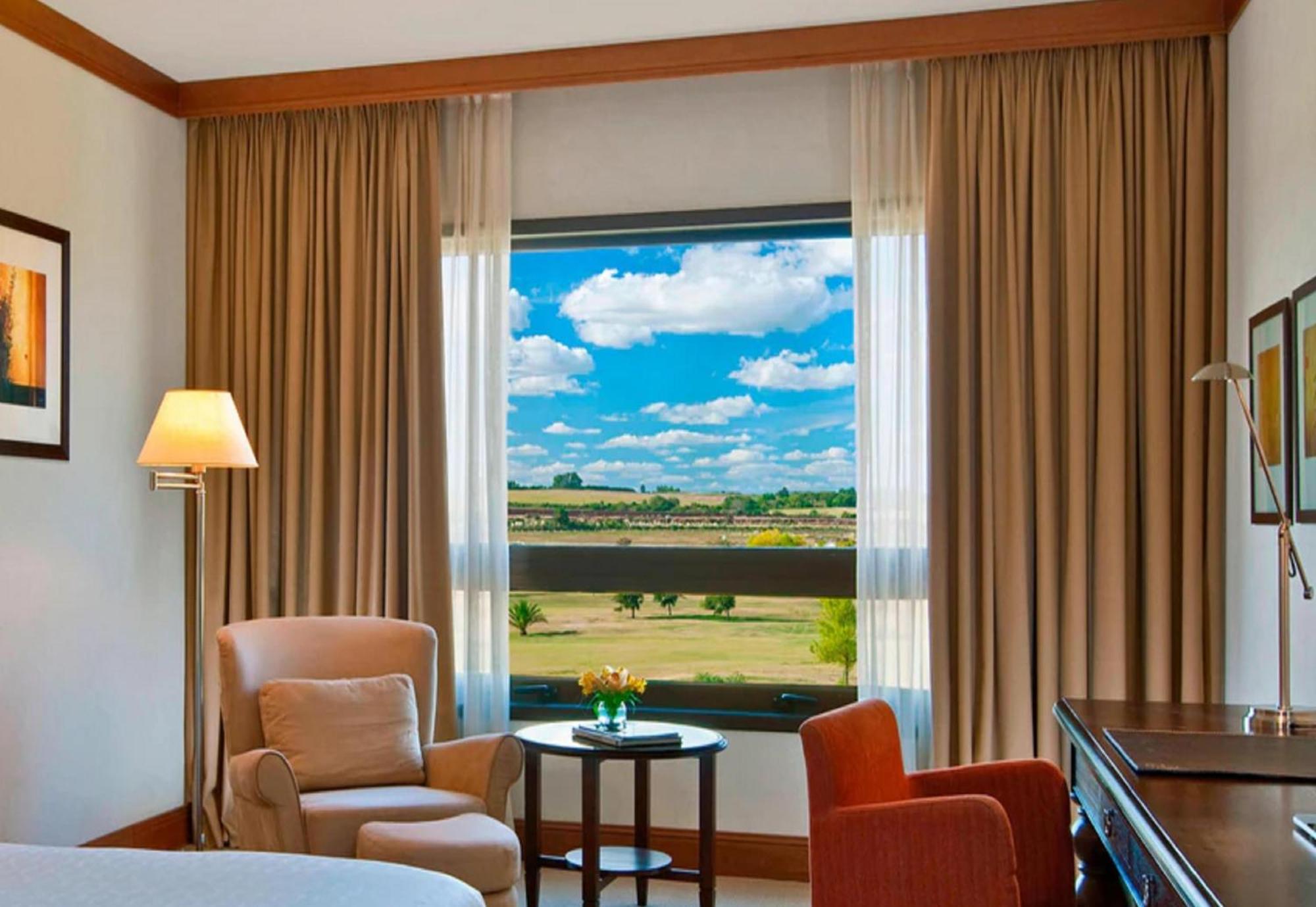 Sheraton Colonia Golf & Spa Resort Колонія-дель-Сакраменто Екстер'єр фото A room at the hotel