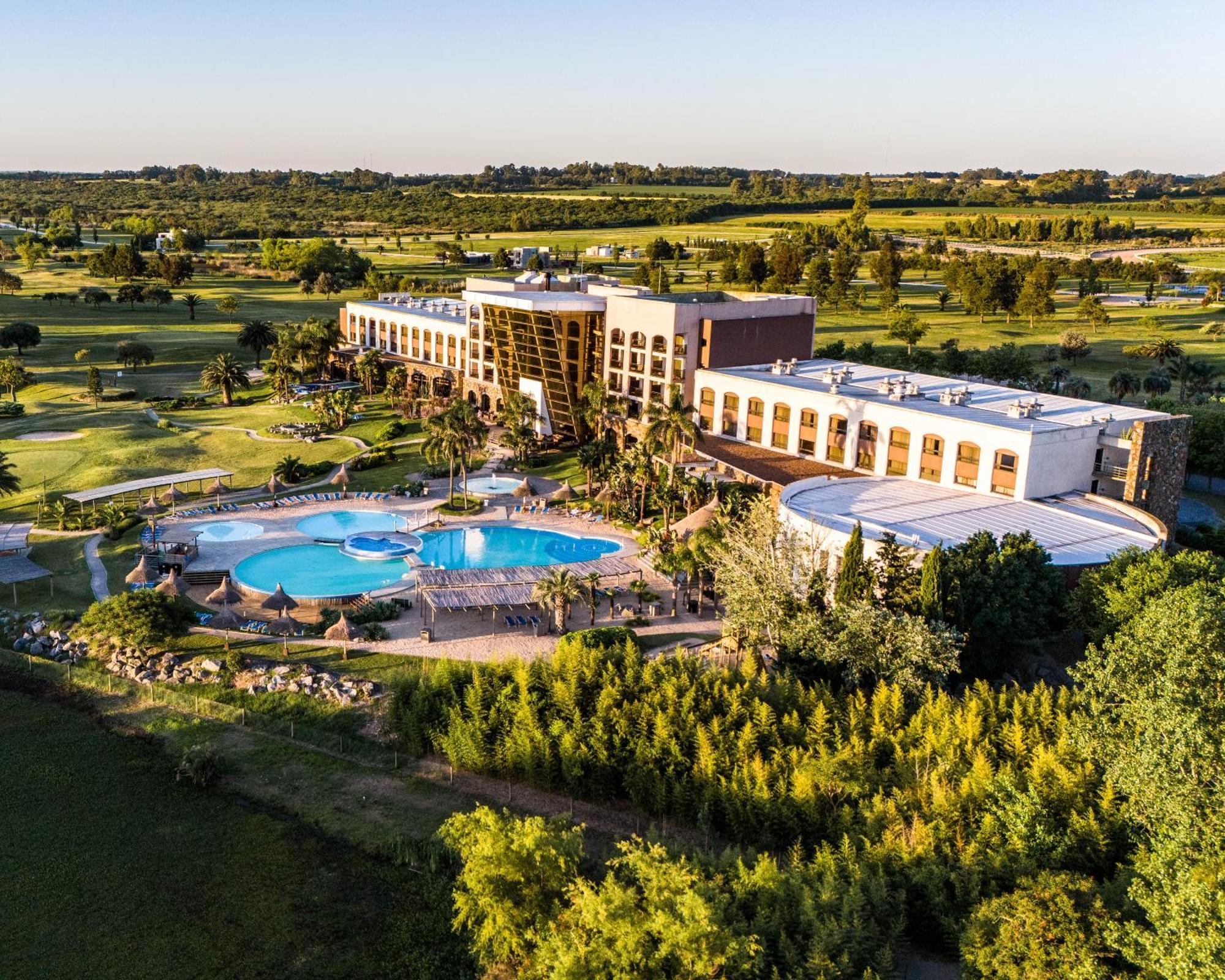 Sheraton Colonia Golf & Spa Resort Колонія-дель-Сакраменто Екстер'єр фото Aerial view of the hotel