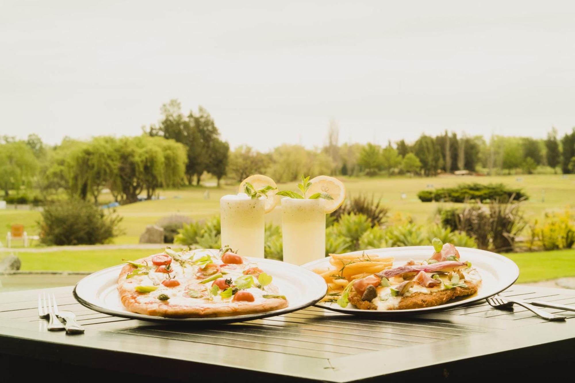 Sheraton Colonia Golf & Spa Resort Колонія-дель-Сакраменто Екстер'єр фото A view of the golf course from the restaurant
