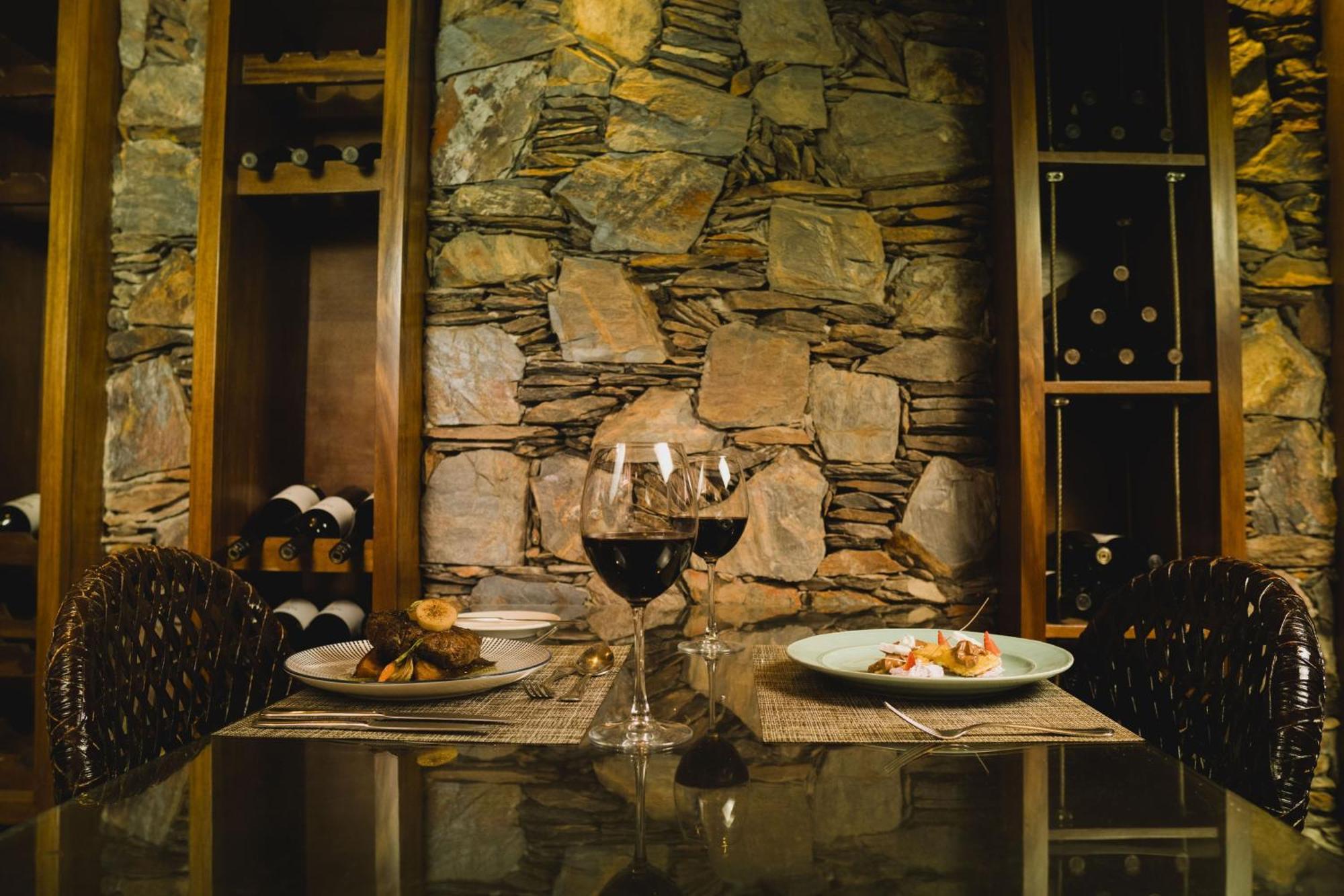 Sheraton Colonia Golf & Spa Resort Колонія-дель-Сакраменто Екстер'єр фото Wine tasting at the Wine Museum