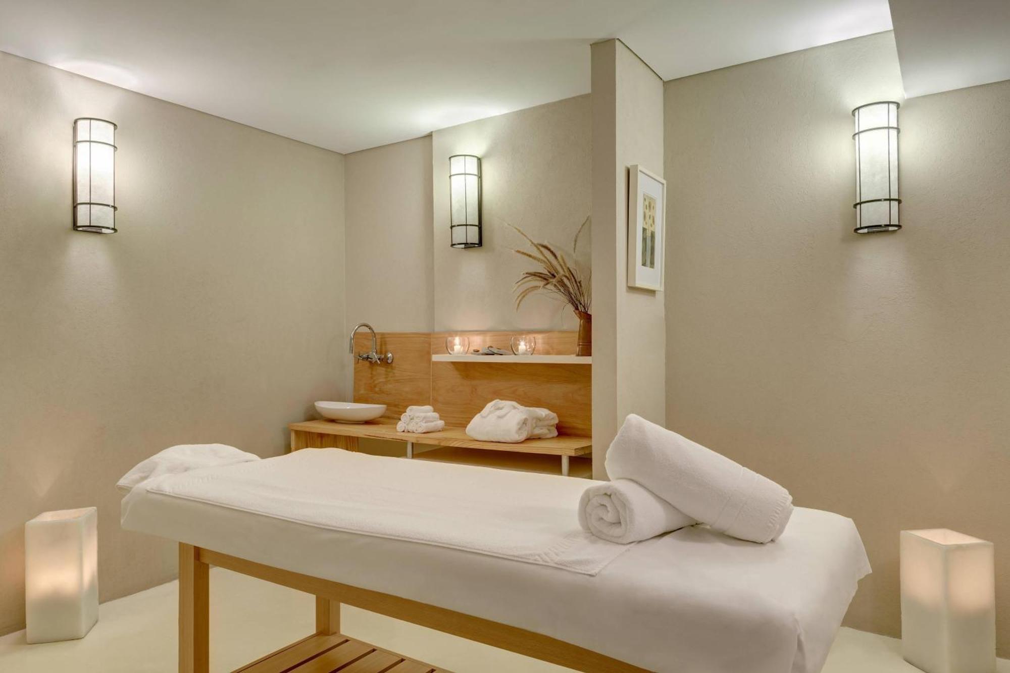Sheraton Colonia Golf & Spa Resort Колонія-дель-Сакраменто Екстер'єр фото A massage bed