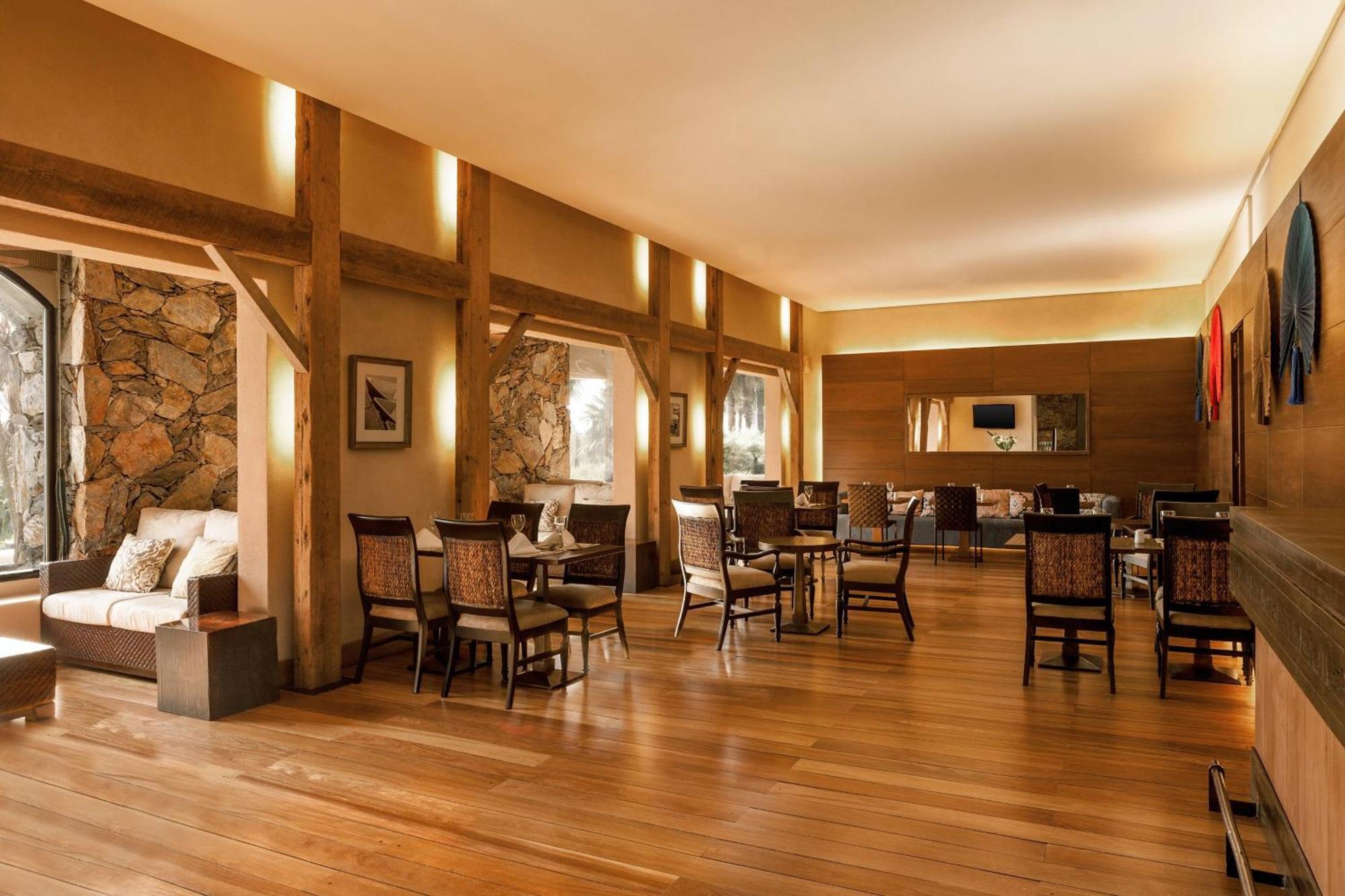 Sheraton Colonia Golf & Spa Resort Колонія-дель-Сакраменто Екстер'єр фото The restaurant at the hotel