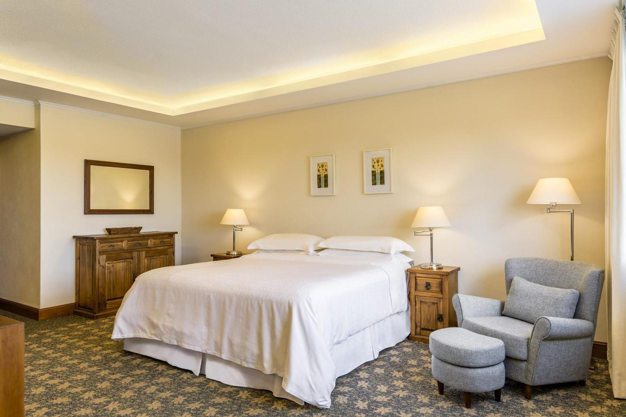 Sheraton Colonia Golf & Spa Resort Колонія-дель-Сакраменто Екстер'єр фото A bedroom at the hotel