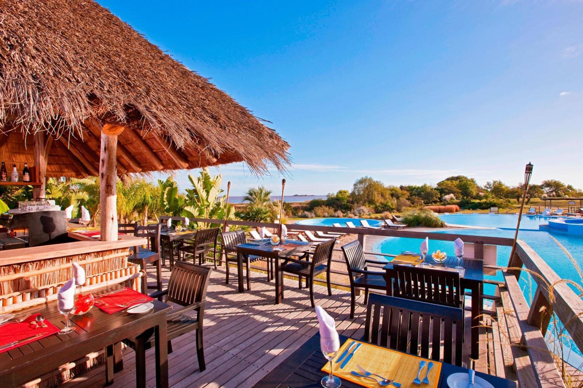 Sheraton Colonia Golf & Spa Resort Колонія-дель-Сакраменто Екстер'єр фото The pool at the resort
