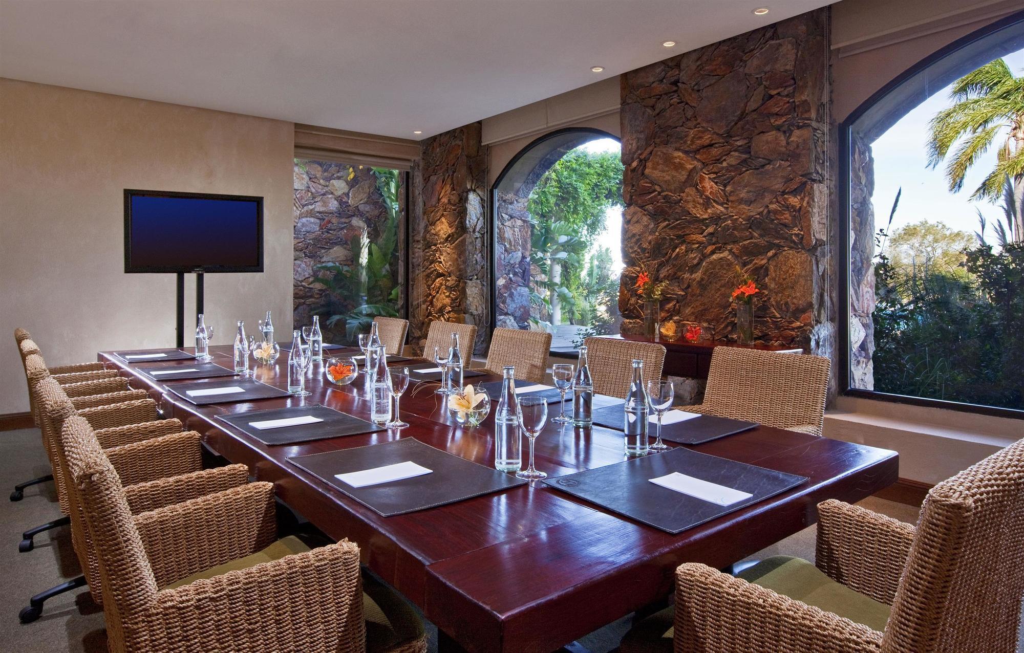 Sheraton Colonia Golf & Spa Resort Колонія-дель-Сакраменто Екстер'єр фото Meeting room at the Four Seasons Hotel
